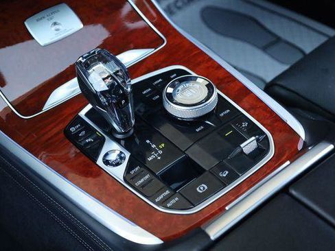 Used 2021 BMW ALPINA XB7 image 39