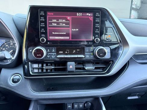 Used 2021 Toyota Highlander XLE image 20