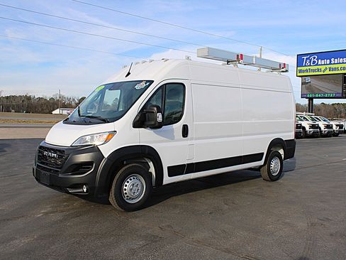 Used 2024 RAM ProMaster 2500 w/ Convenience Group image 3