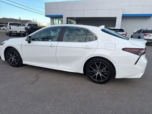Used 2024 Toyota Camry SE image 28