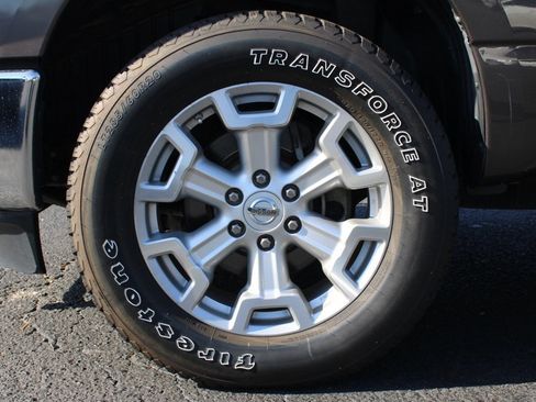 Used 2019 Nissan Titan SV w/ SV Convenience Package image 16