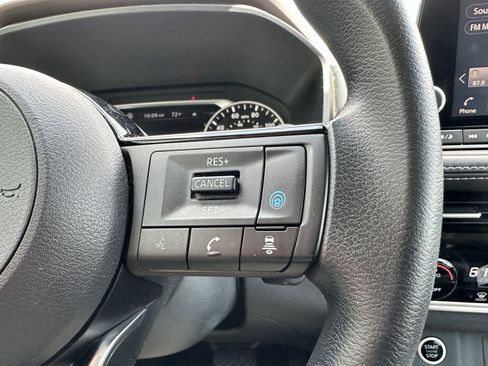 Used 2021 Nissan Rogue SV image 11