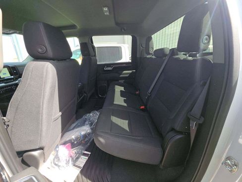 Used 2025 Chevrolet Silverado 2500 LT w/ Convenience Package image 9