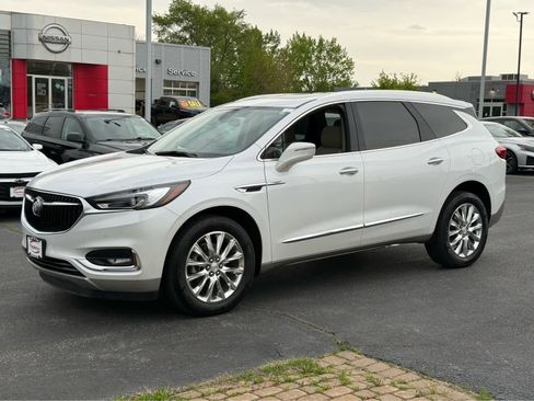 Used 2020 Buick Enclave Premium w/ Sun and Sites Package AWD/4WD image 3