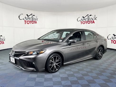 Used 2024 Toyota Camry SE image 4