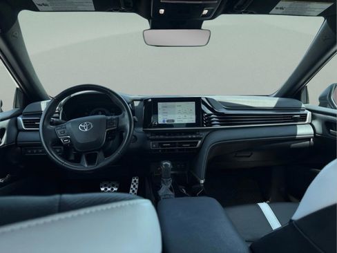 Used 2025 Toyota Camry SE w/ Convenience Package FWD image 8