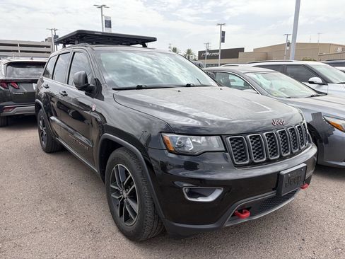 Used 2017 Jeep Grand Cherokee Trailhawk AWD/4WD image 2