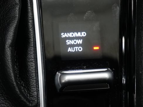 Used 2024 Jeep Compass Latitude w/ Sun and Sound Group image 23