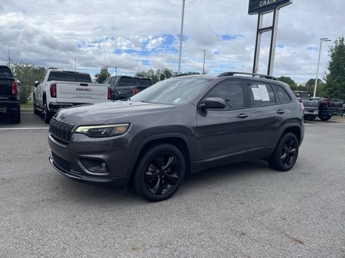 Used 2020 Jeep Cherokee Latitude Plus image 3