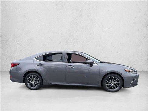 Used 2016 Lexus ES 350 w/ Luxury Package w/Wood Trim FWD image 4