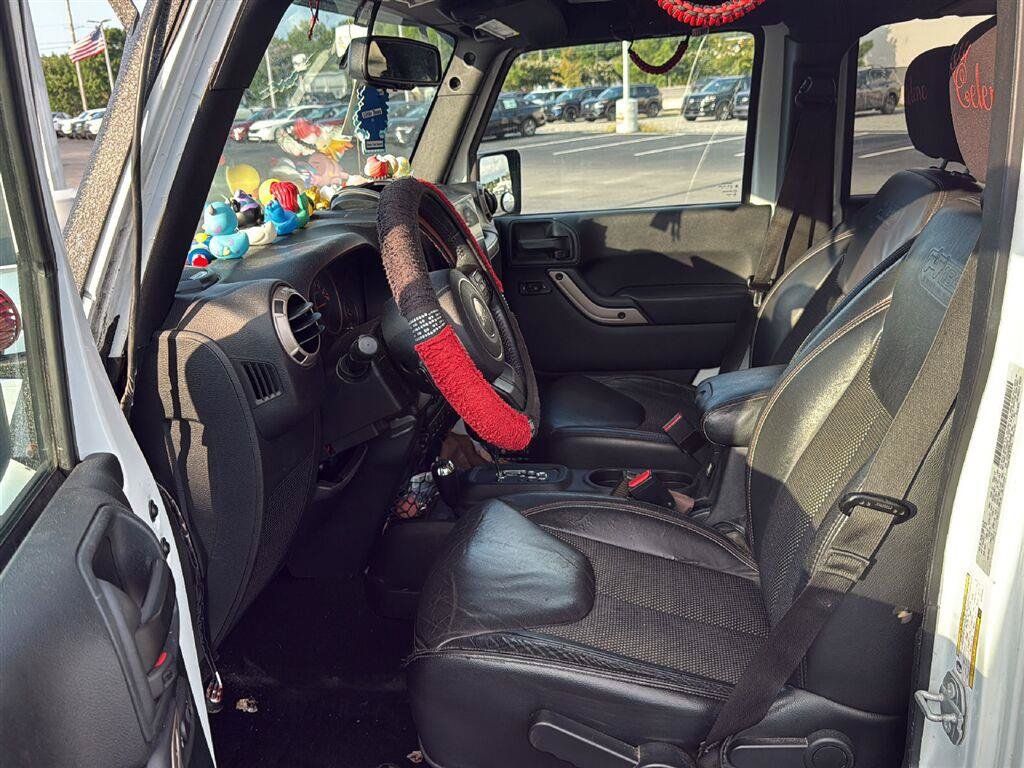 Used 2016 Jeep Wrangler Unlimited Sahara AWD/4WD image 12