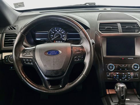 Used 2019 Ford Explorer XLT w/ Equipment Group 201A FWD image 18