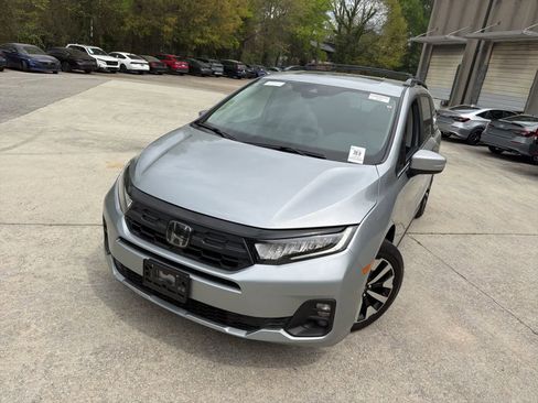 Used 2025 Honda Odyssey EX-L image 3