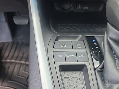 Certified 2021 Toyota RAV4 XLE w/ Convenience Package FWD image 23