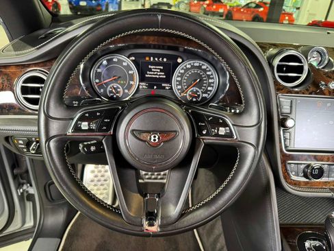 Used 2018 Bentley Bentayga image 23