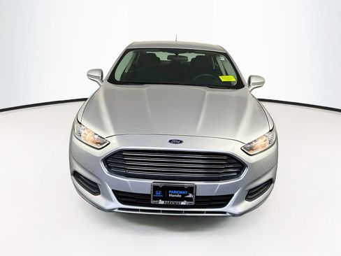 Used 2016 Ford Fusion SE FWD image 2