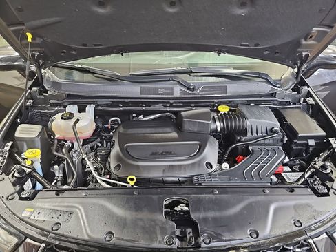 Used 2023 Chrysler Pacifica Limited w/ Uconnect Theater Family Group image 36