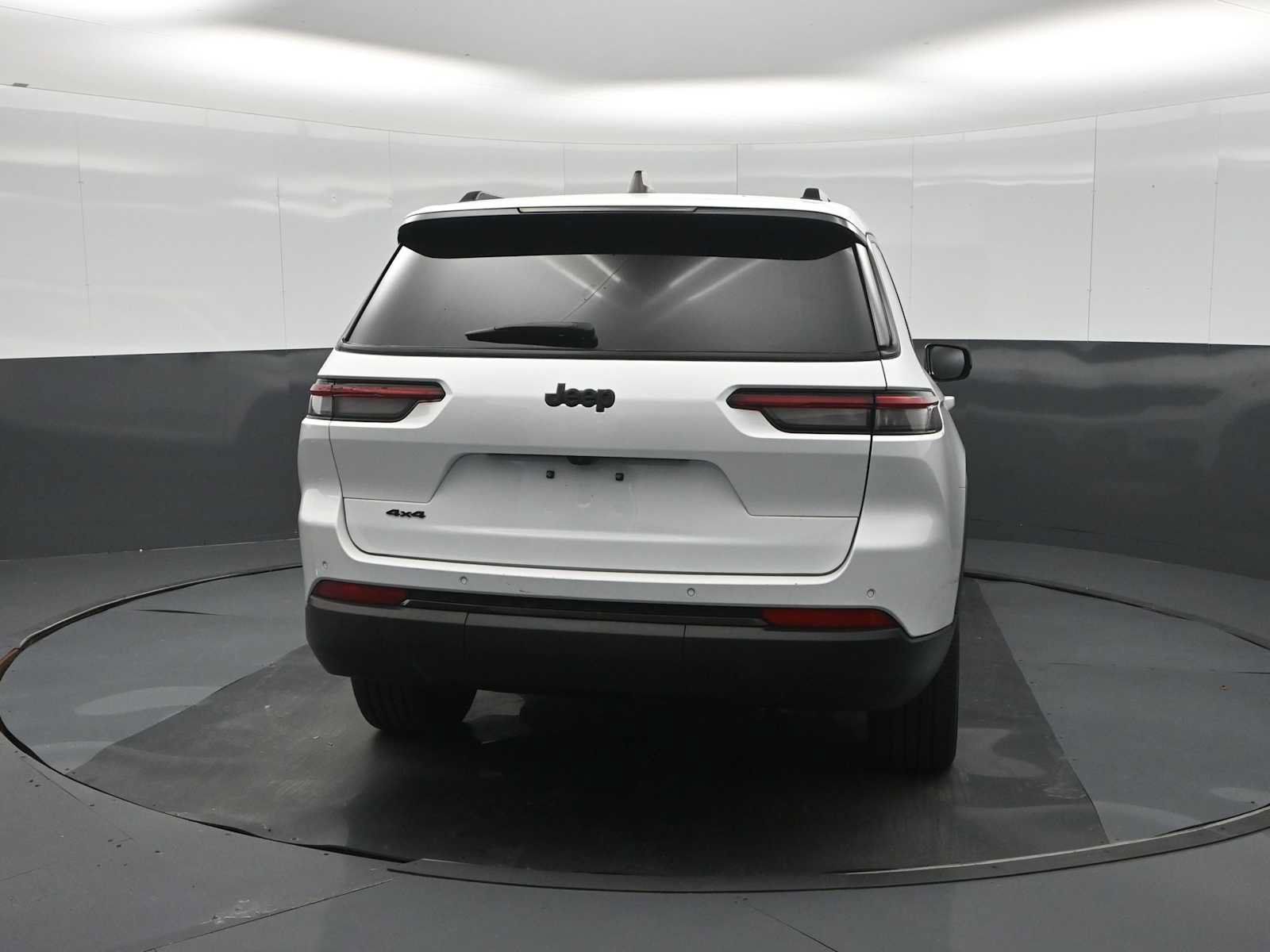 Used 2023 Jeep Grand Cherokee L Laredo AWD/4WD image 8