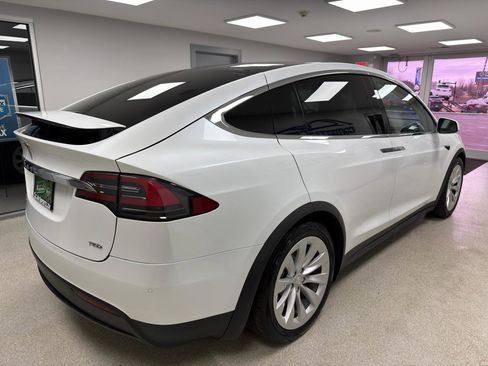 Used 2017 Tesla Model X 75D image 3