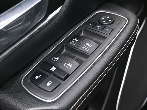 Used 2023 RAM 1500 Laramie RWD image 14