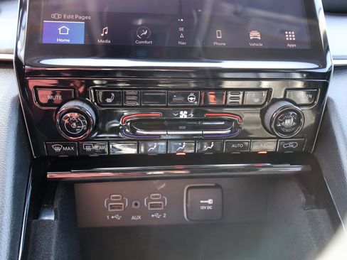 Used 2022 Jeep Grand Cherokee L Limited image 32