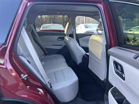 Used 2025 Nissan Rogue SV w/ SV Premium Package image 15