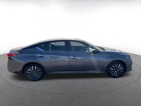 Used 2025 Nissan Altima 2.5 SV image 16