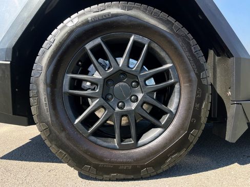 Used 2025 Tesla Cybertruck AWD Crew Cab image 12