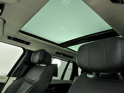Used 2024 Land Rover Range Rover Long Wheelbase Autobiography image 24