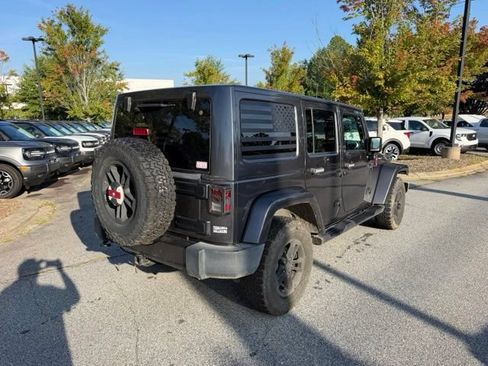 Used 2017 Jeep Wrangler Unlimited Sahara w/ Connectivity Group AWD/4WD image 5
