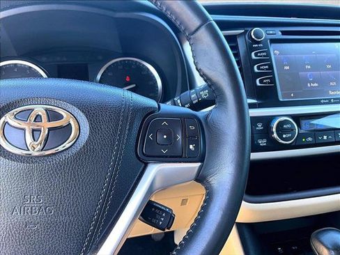 Used 2015 Toyota Highlander XLE FWD image 19