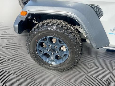 Certified 2023 Jeep Wrangler Unlimited w/ Sun & Screen Package AWD/4WD image 35