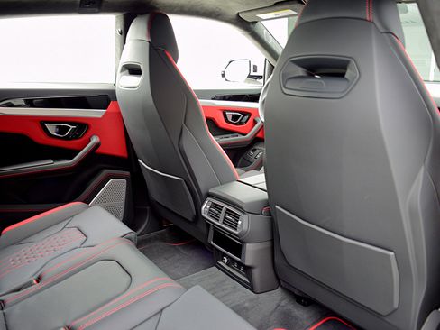 Used 2024 Lamborghini Urus S image 32