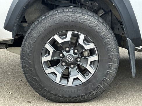 Used 2020 Toyota Tacoma TRD Off-Road image 29
