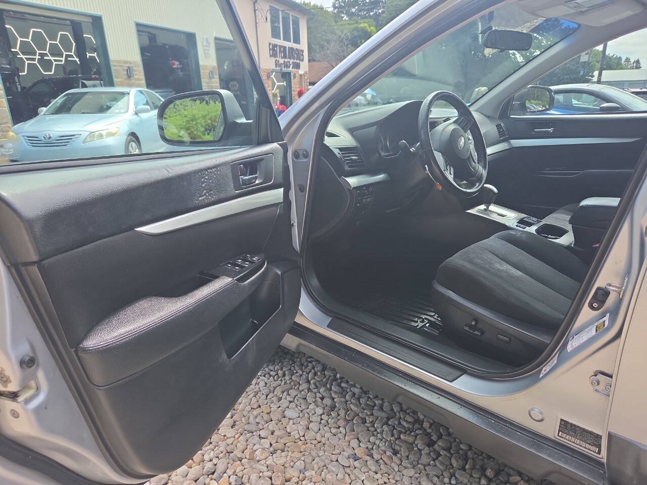 Used 2014 Subaru Outback 2.5i Premium AWD/4WD image 17