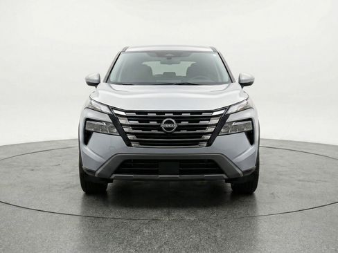 Used 2025 Nissan Rogue SV image 2