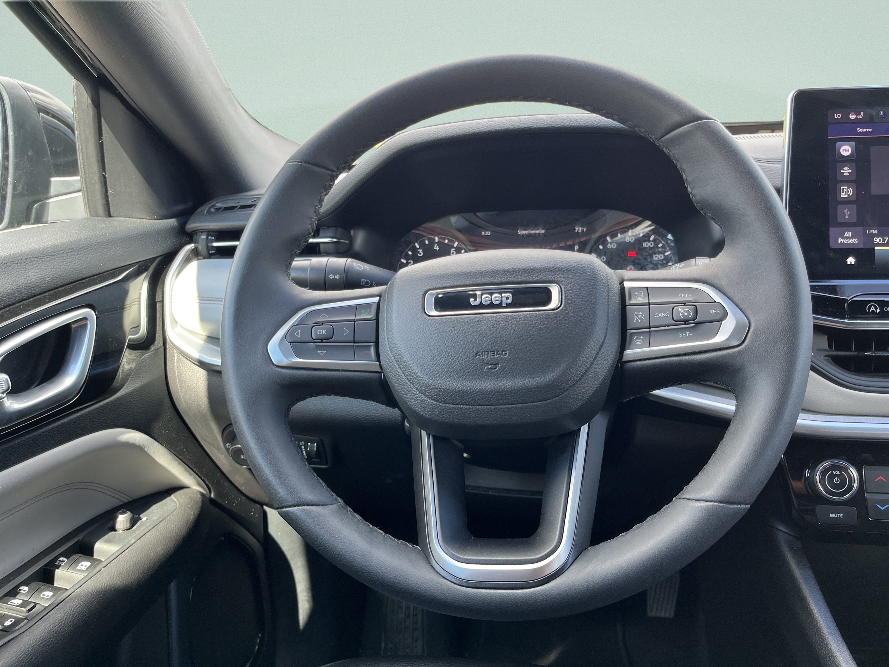 Used 2025 Jeep Compass Limited AWD/4WD image 25