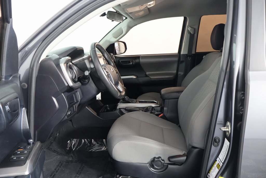 Used 2017 Toyota Tacoma SR5 w/ SR5 Appearance Package (SM) RWD image 10