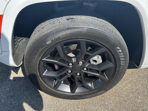 Used 2023 Jeep Grand Cherokee 30th Anniversary AWD/4WD image 10