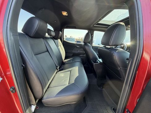 Used 2022 Toyota Tacoma TRD Off-Road w/ TRD Premium Off Road Package image 22