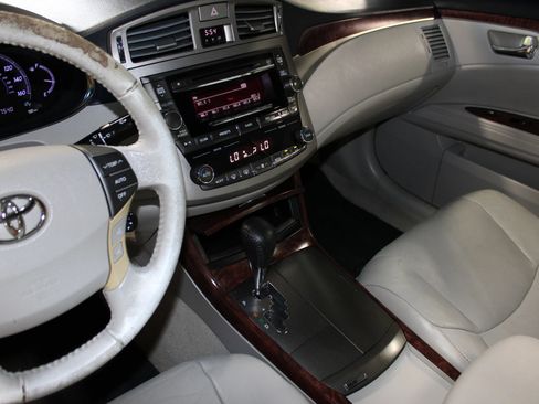 Used 2011 Toyota Avalon FWD image 16