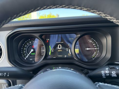 Certified 2025 Jeep Wrangler Unlimited Sahara AWD/4WD image 34