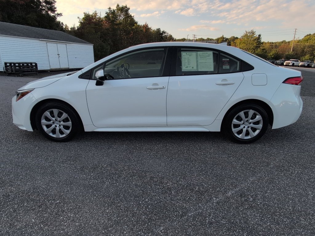 Used 2022 Toyota Corolla LE FWD image 3
