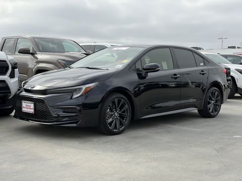 Certified 2026 Toyota Corolla SE w/ SE Package FWD image 6