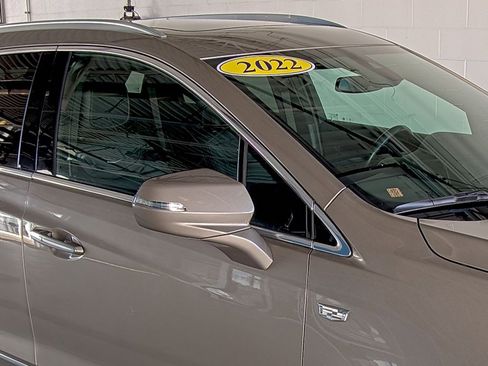 Used 2022 Cadillac XT5 Premium Luxury w/ LPO, Floor Liner Package image 17