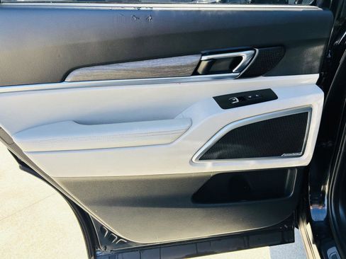 Used 2022 Kia Telluride SX w/ SX Prestige Package image 33