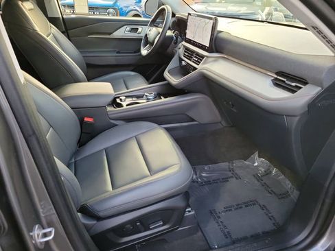 Used 2025 Ford Explorer Active w/ Active Comfort Package image 16