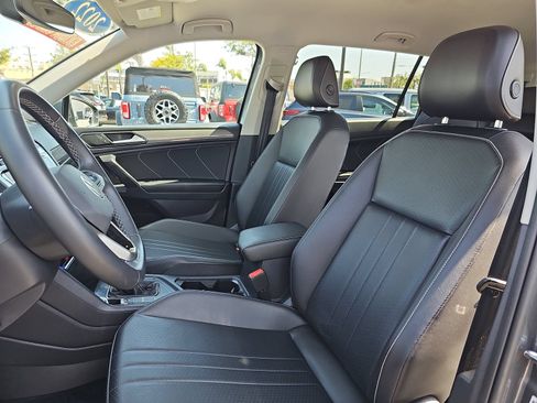 Used 2022 Volkswagen Tiguan SE FWD image 18