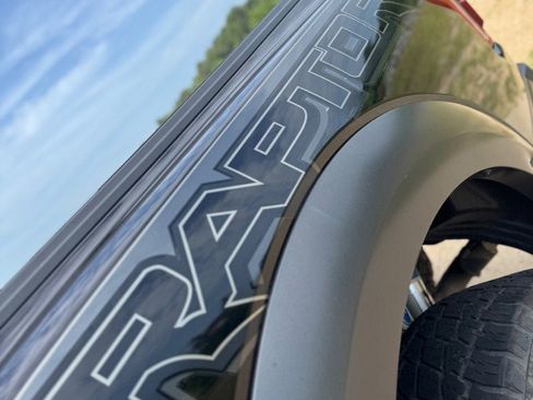 Used 2018 Ford F150 Raptor w/ Equipment Group 802A Luxury image 31