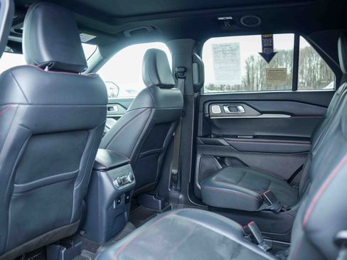 Used 2025 Ford Explorer ST AWD/4WD image 25